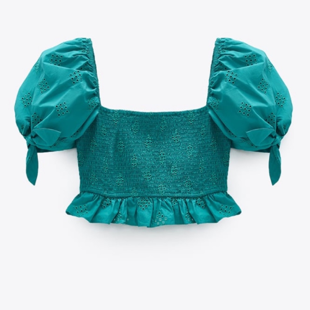 Puff shoulder crop top